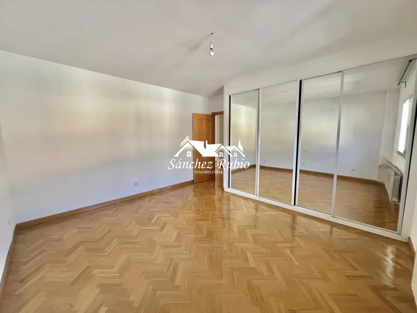 Dormitori de Casa adosada en venda en Galapagar amb Calefacció, Jardí privat i Parquet