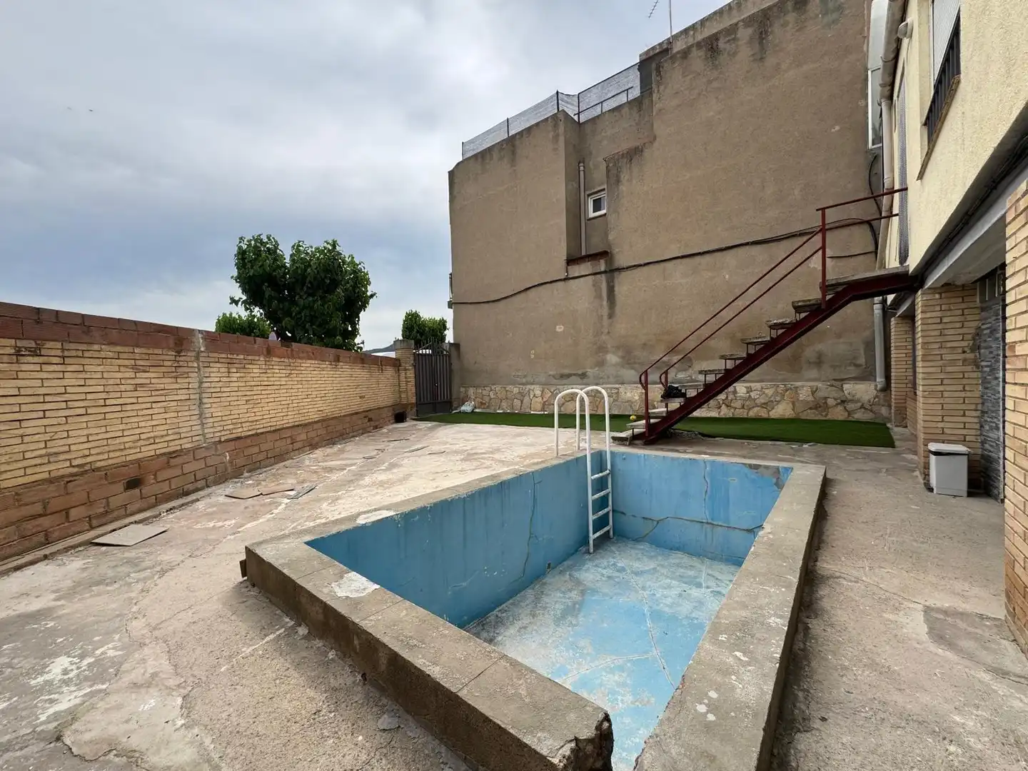 Swimming pool of Residential for sale in Santa Margarida de Montbui