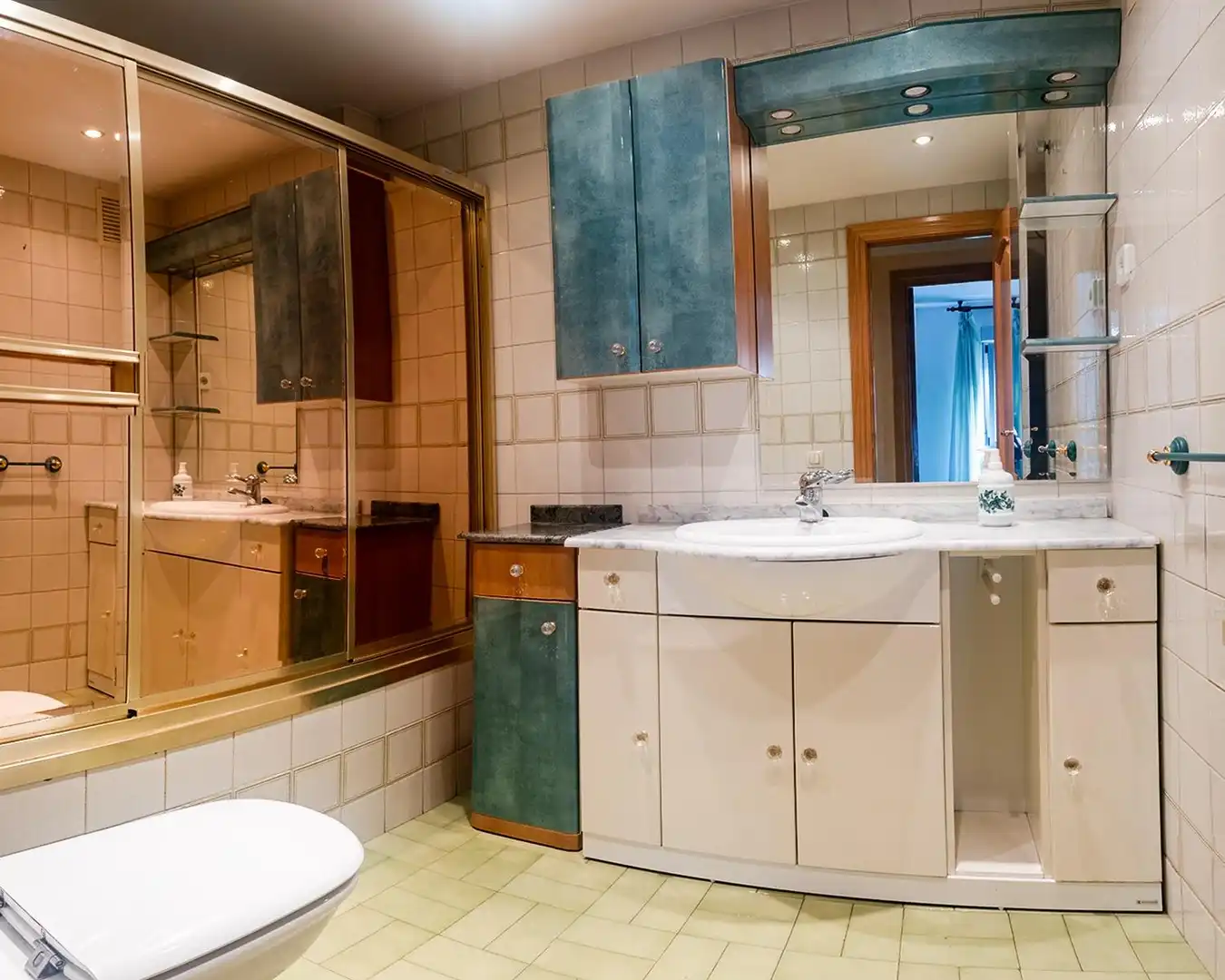Bathroom of Flat for sale in Zaragoza  with Air Conditioner, Heating and Storage room