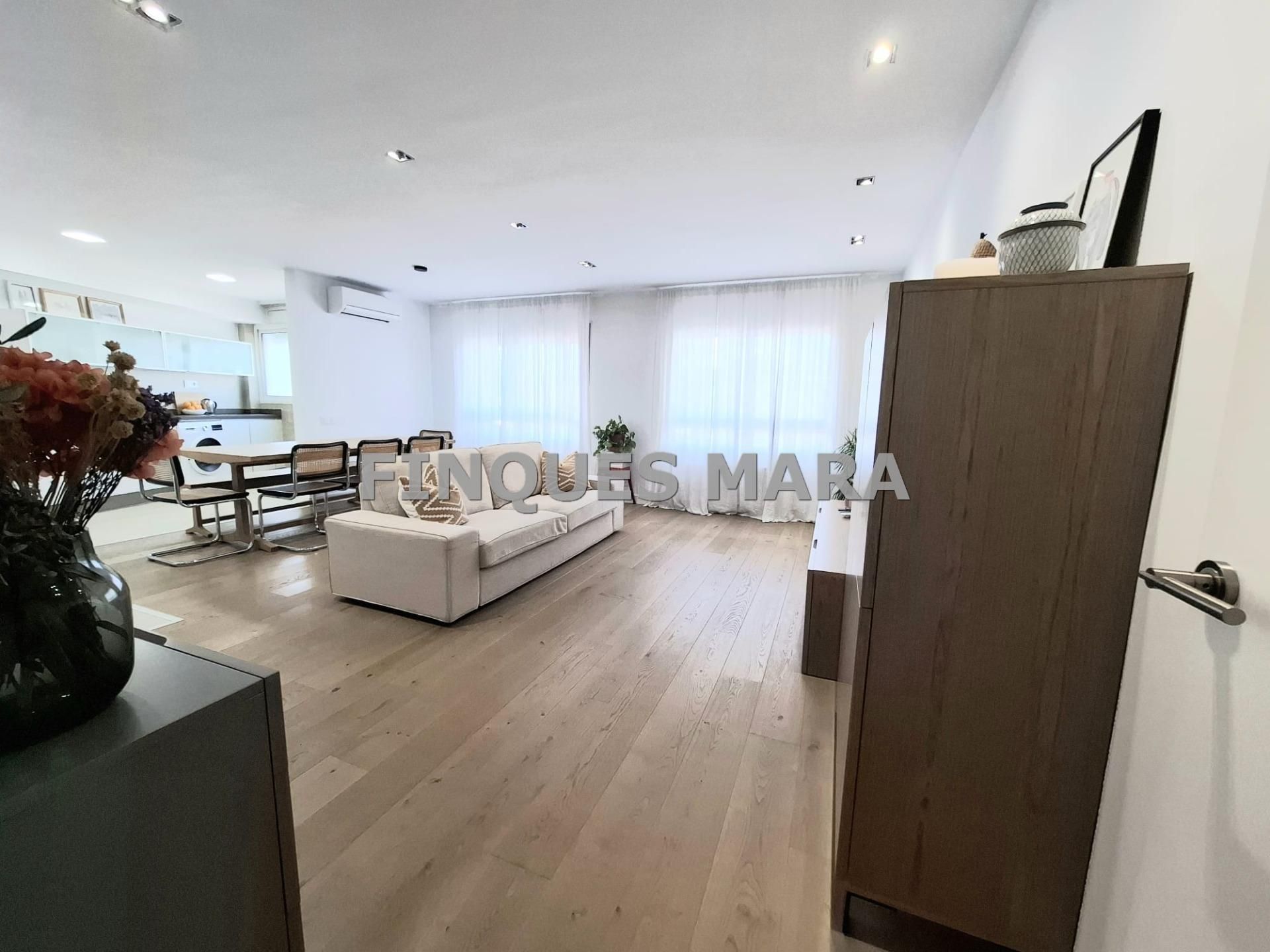 Sala d'estar de Àtic en venda en Sant Boi de Llobregat amb Aire condicionat i Calefacció