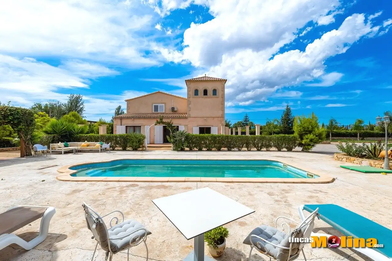 Vista exterior de Casa o xalet en venda en  Palma de Mallorca amb Aire condicionat, Calefacció i Jardí privat