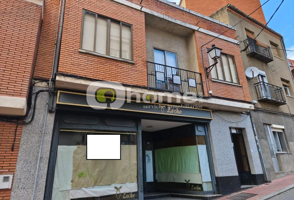 Building for sale in Benavente