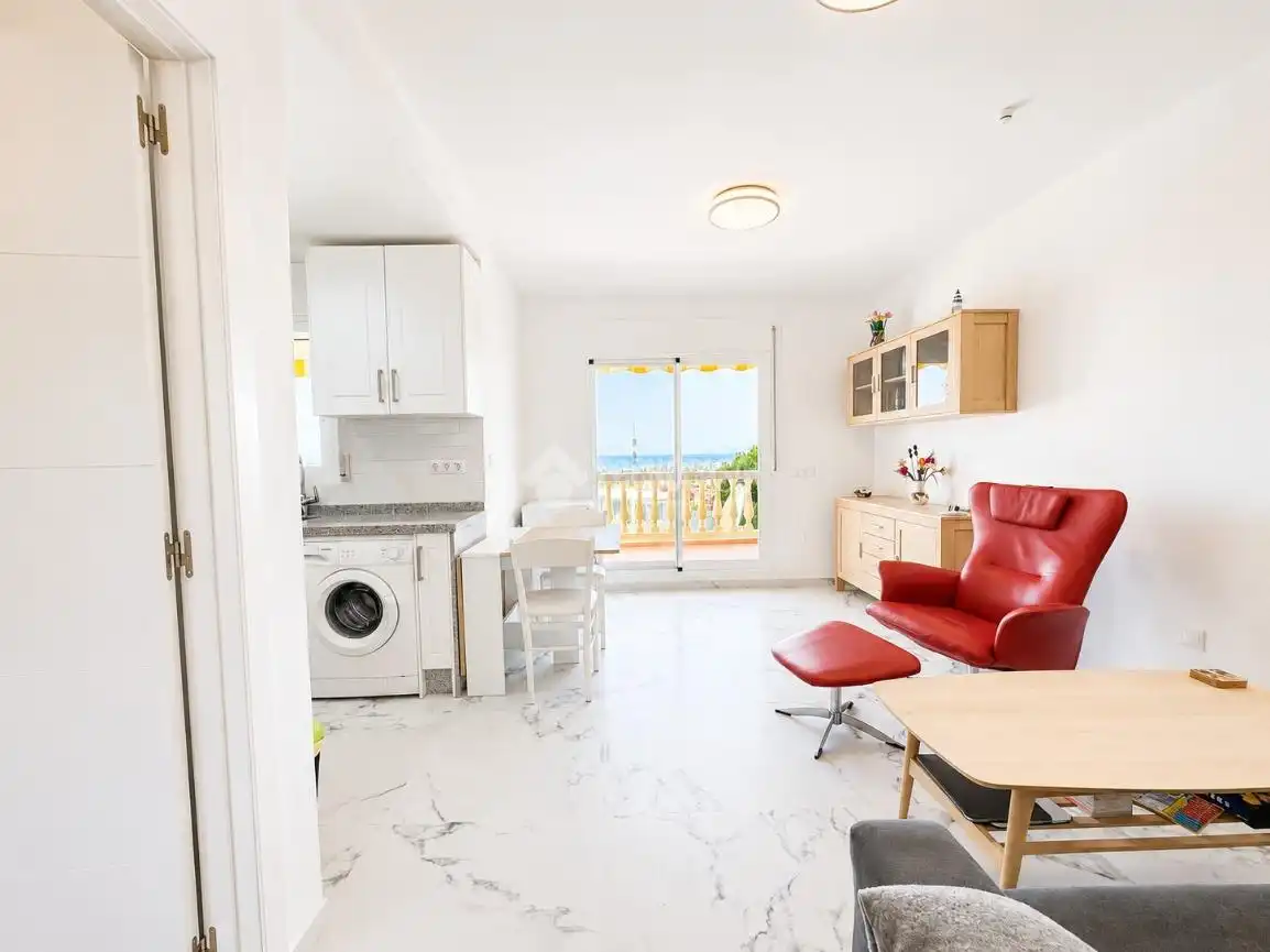 Sala de estar de Piso en venta en Torrox con Aire acondicionado, Terraza y Piscina comunitaria