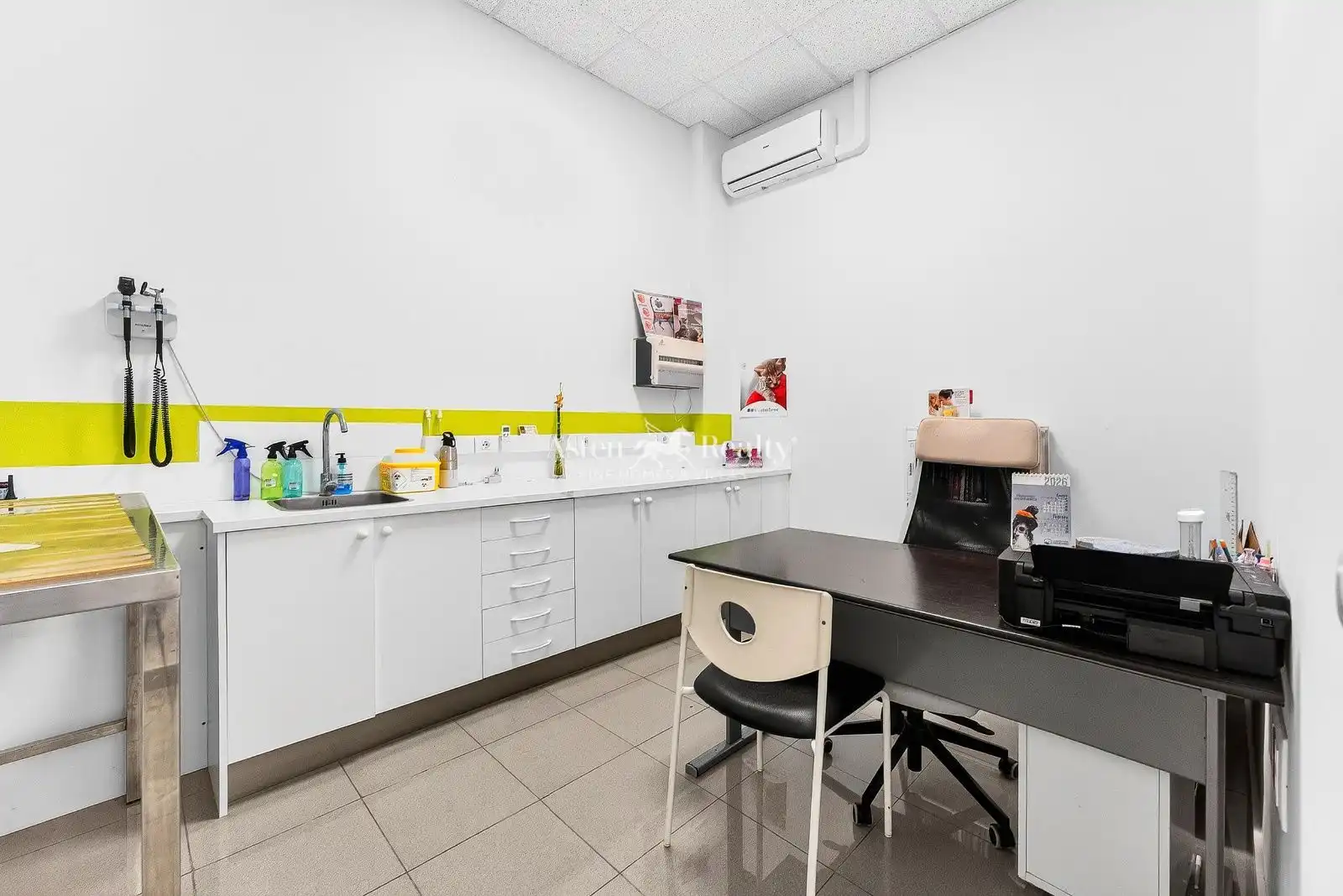 Commercial properties for sale in Arona  with Air Conditioner, Furnished and Internet