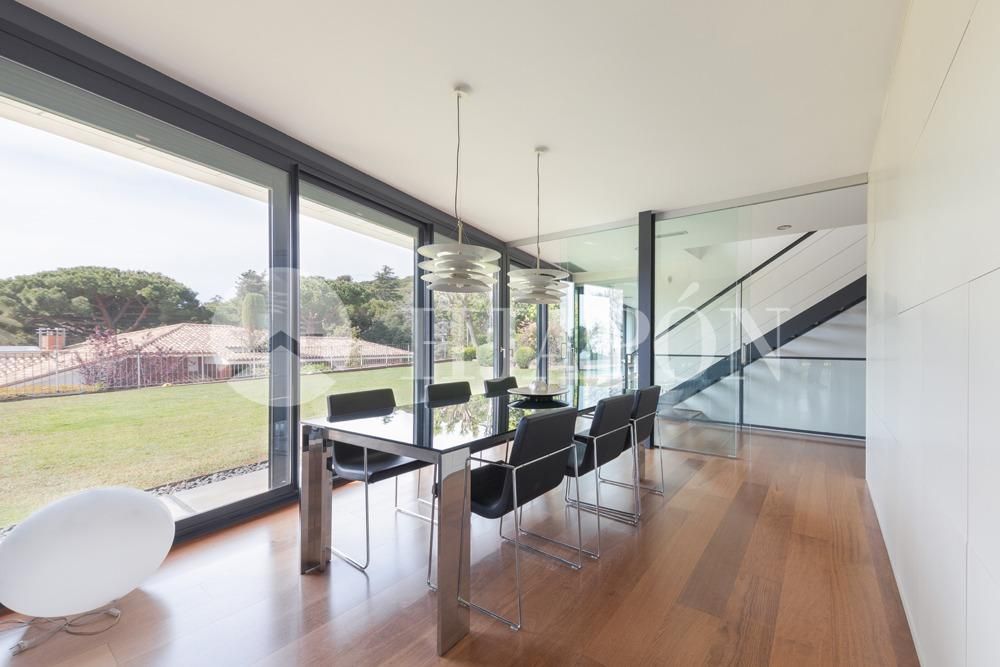 Comedor de Casa o chalet en venta en Premià de Dalt con Aire acondicionado, Calefacción y Jardín privado