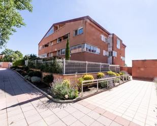 Vista exterior de Pis de lloguer en San Lorenzo de El Escorial amb Calefacció, Jardí privat i Terrassa