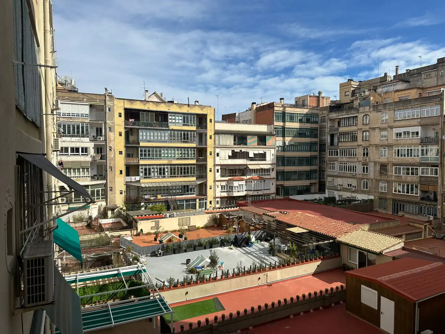 Vista exterior de Piso en venta en Barcelona con Aire acondicionado, Calefacción y Trastero