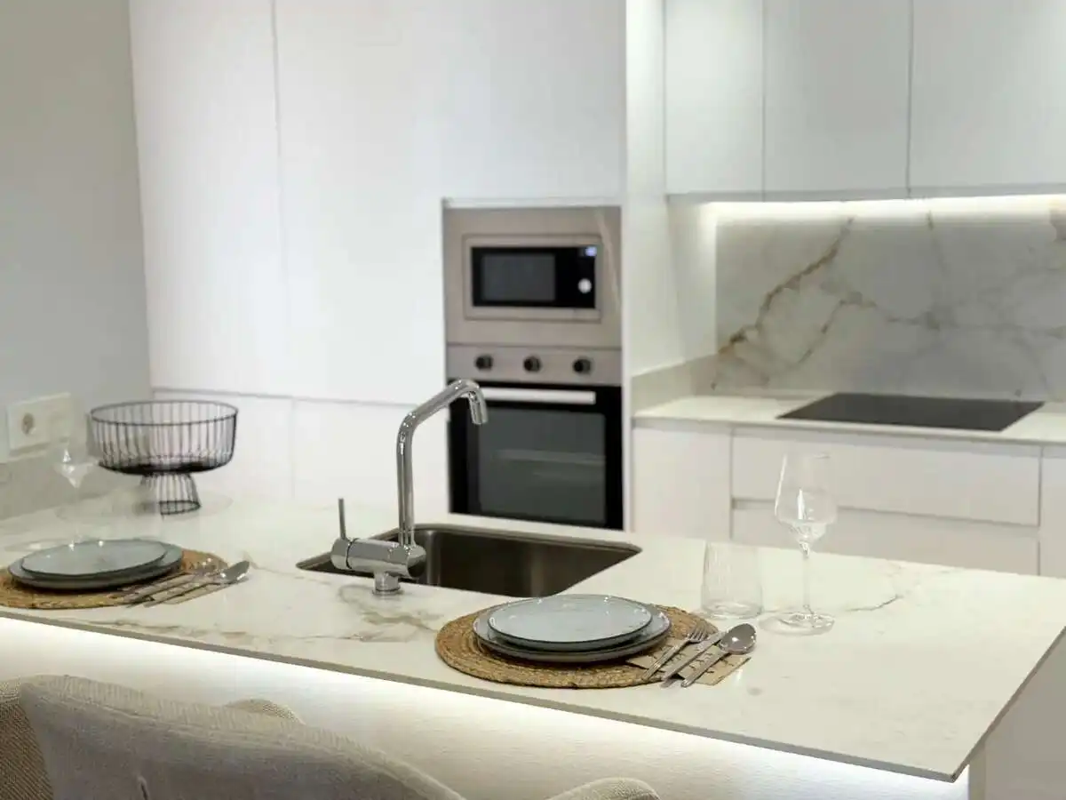 Appartamento con terrazza in vendita a Puerto de la Duquesa, imagen 8