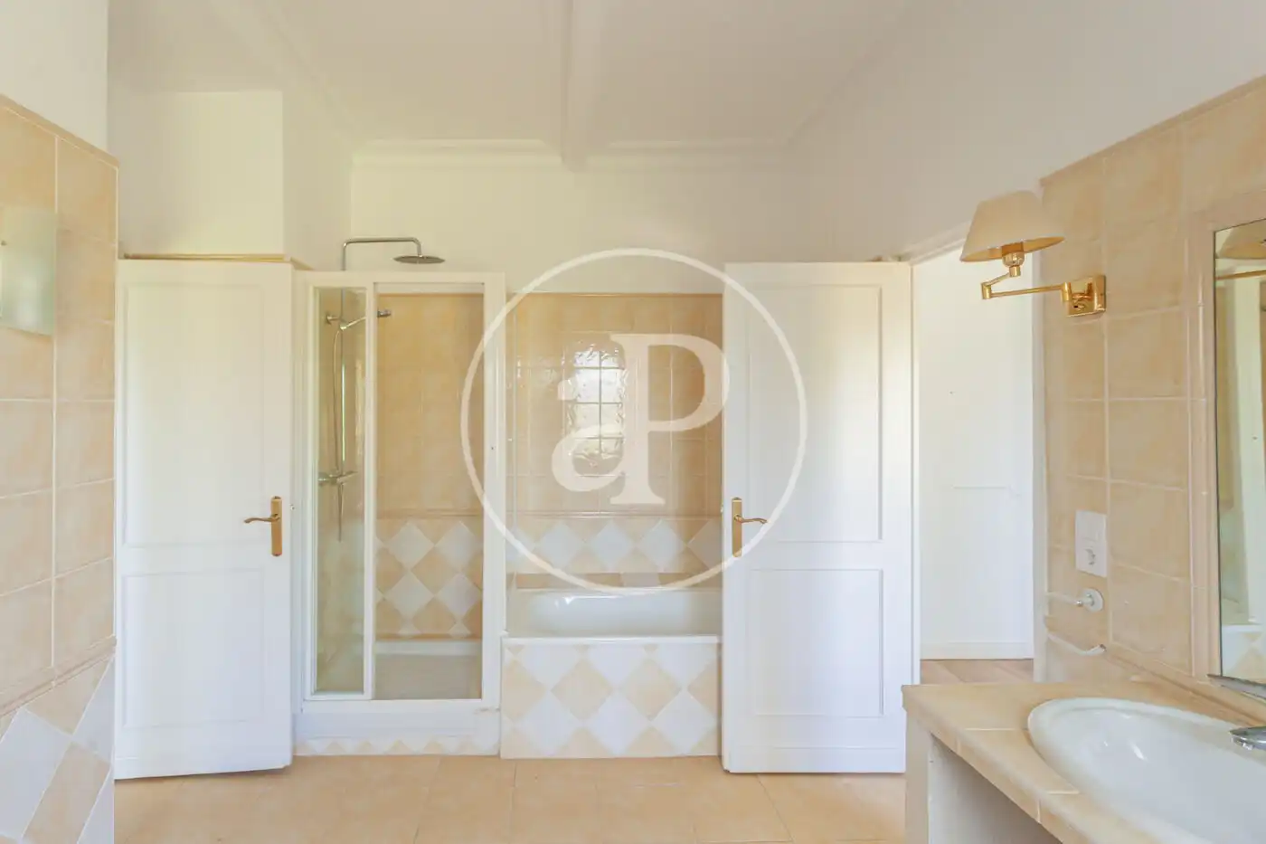 Bathroom of Houses for sale in Villanueva de la Cañada  with Air Conditioner, Heating and Private garden