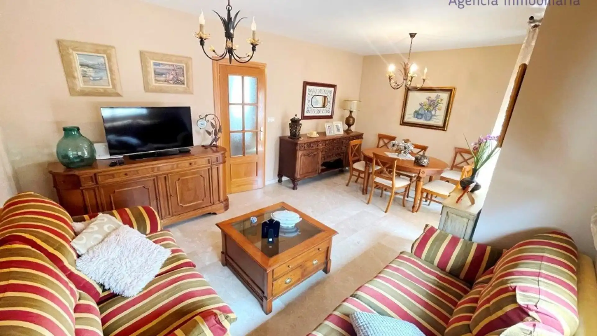 Wohnzimmer von Einfamilien-Reihenhaus zum Verkauf in Almuñécar