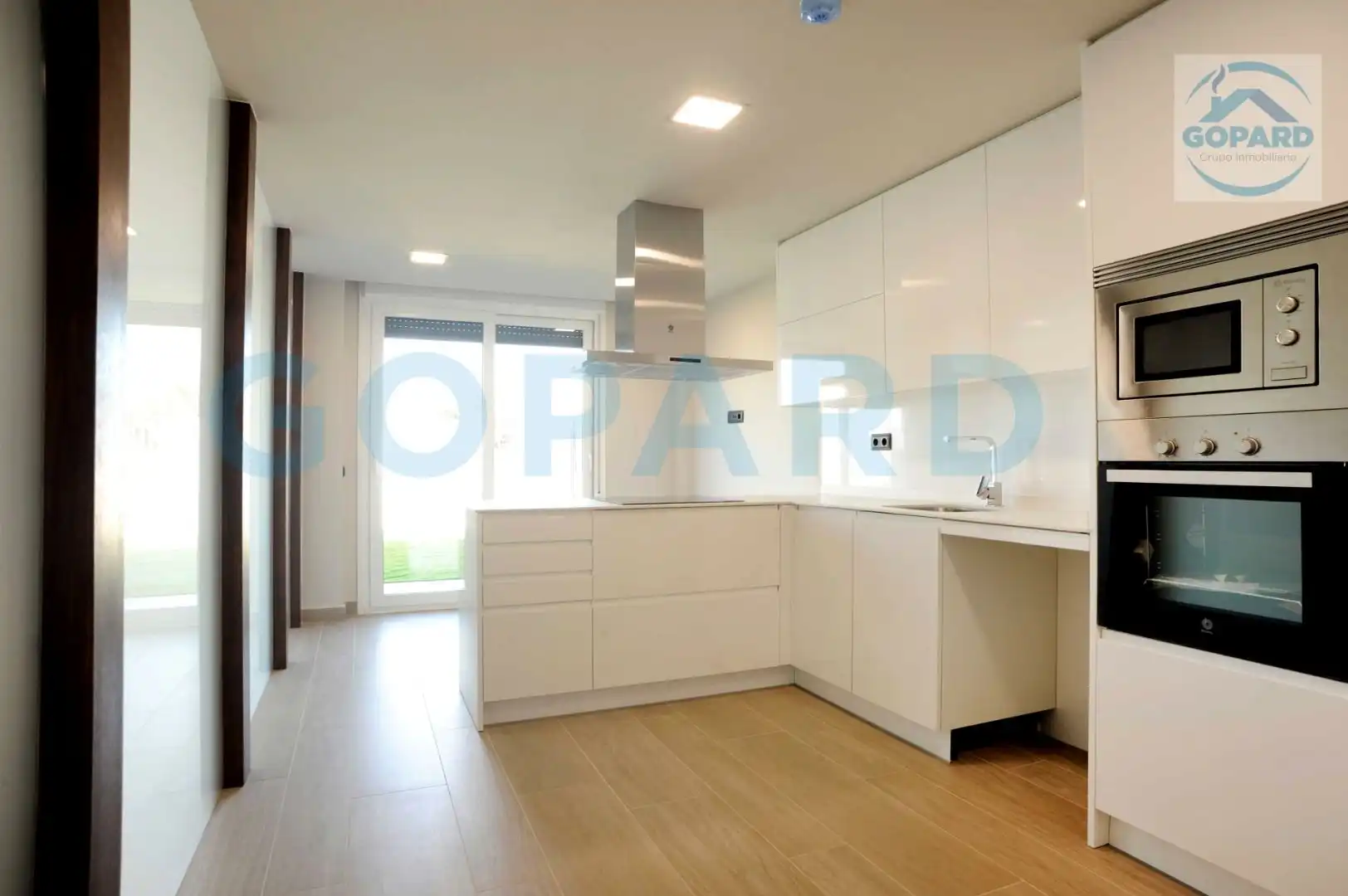 Cocina de Casa adosada de alquiler en Boadilla del Monte con Aire acondicionado, Calefacción y Jardín privado