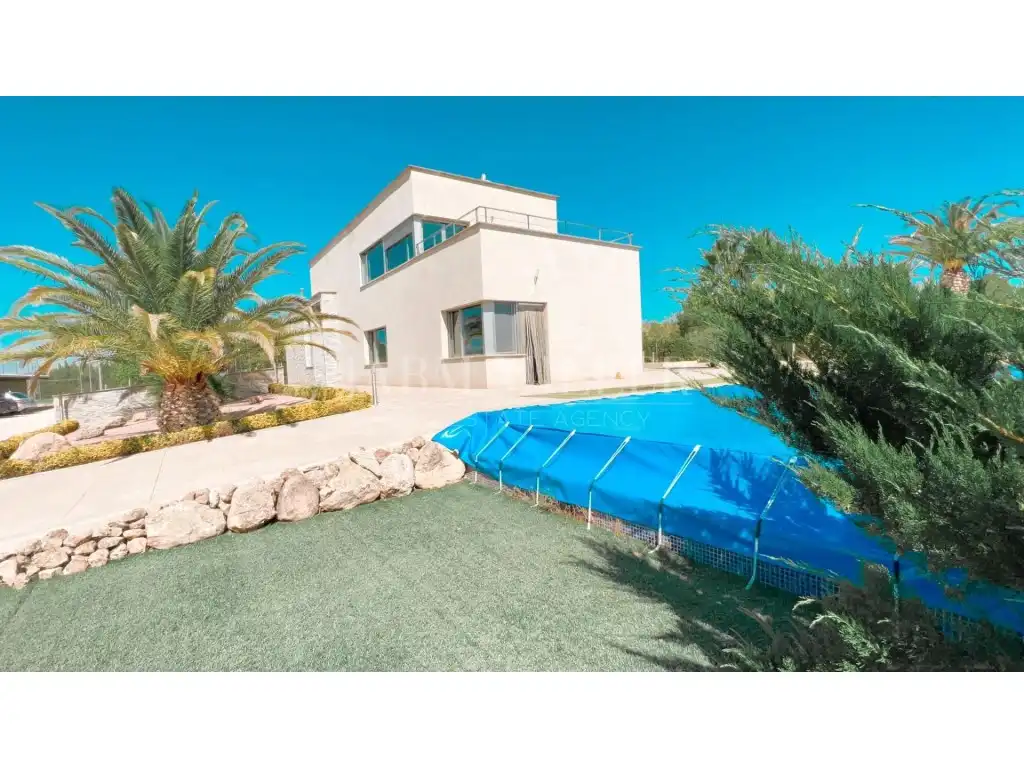 Vista exterior de Casa o xalet en venda en Yecla amb Aire condicionat, Calefacció i Jardí privat