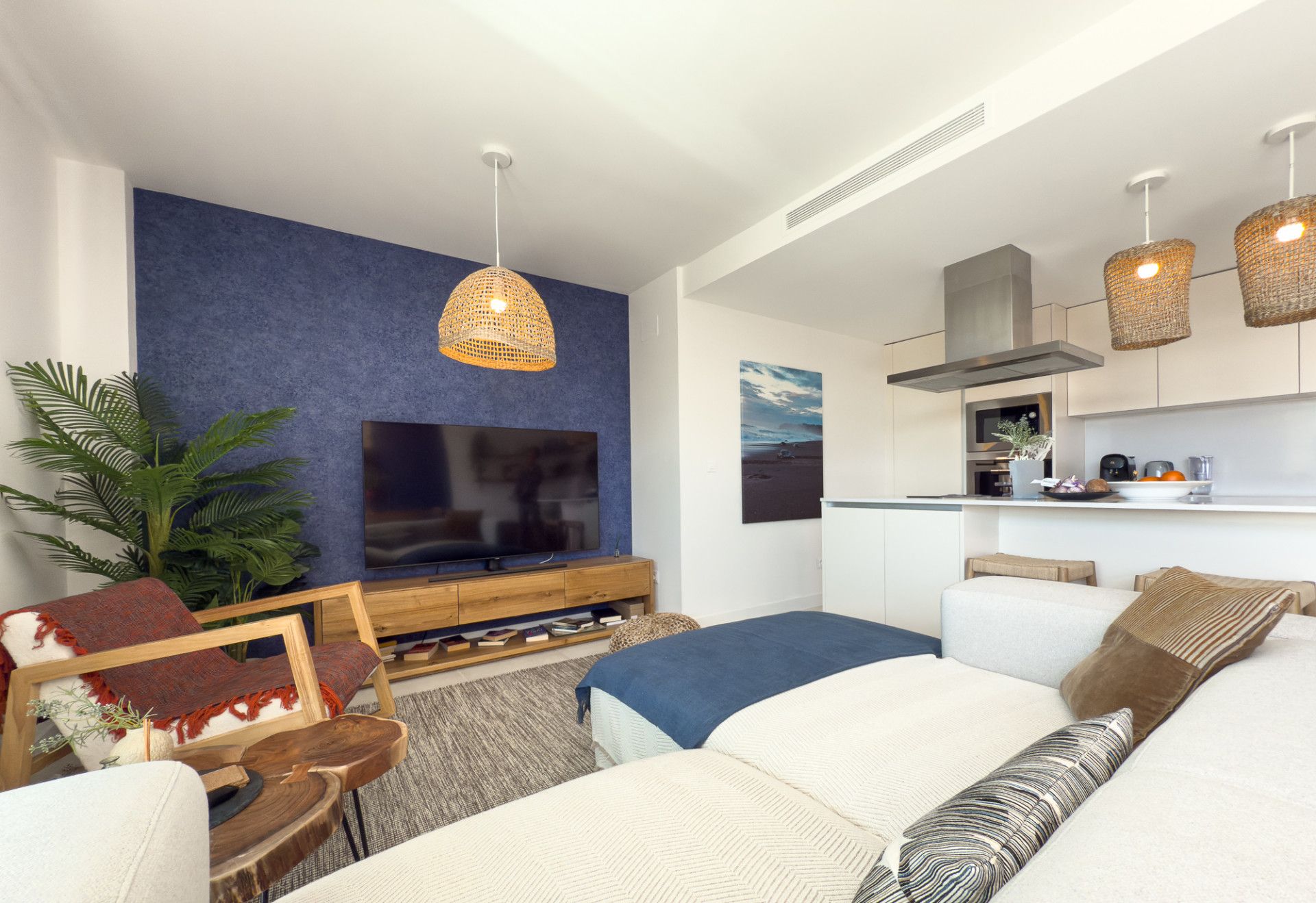 Sala d'estar de Apartament en venda en Estepona amb Aire condicionat, Terrassa i Piscina