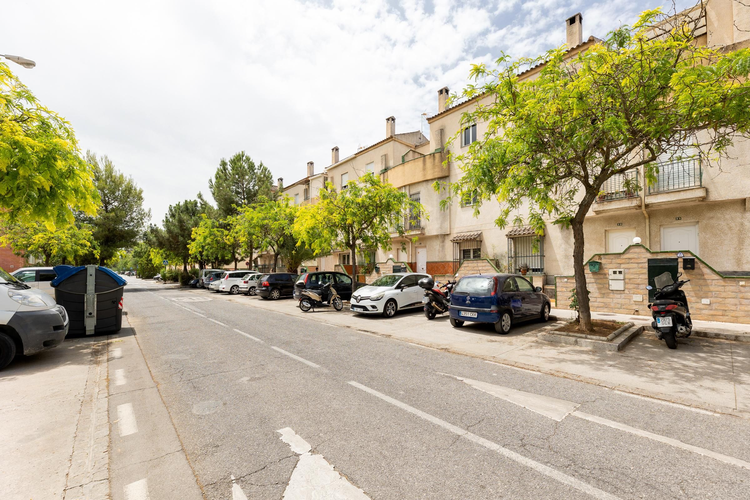 Exterior view of Single-family semi-detached for sale in  Granada Capital