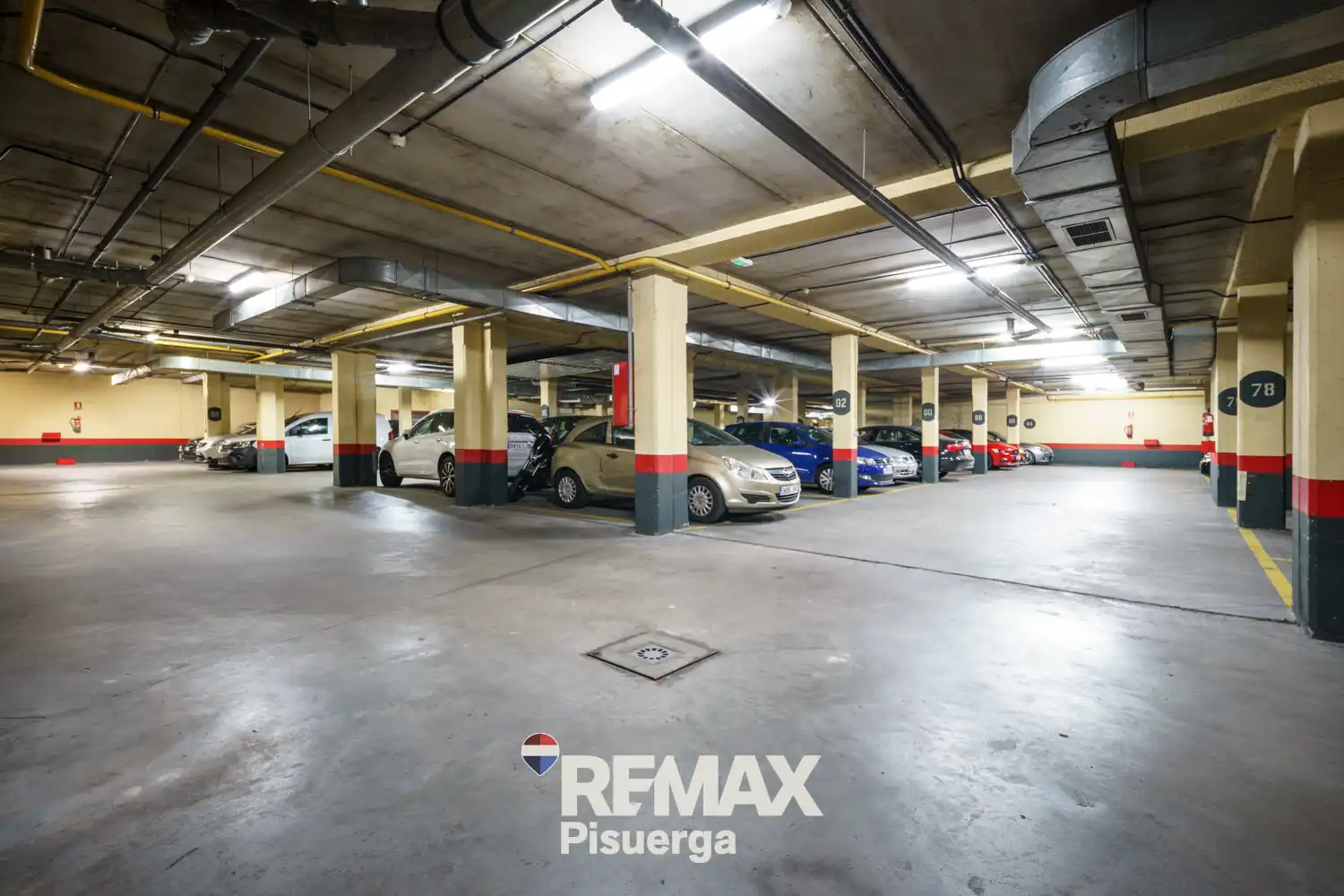 Parking de Piso en venta en Valladolid con Aire acondicionado, Calefacción y Jardín privado