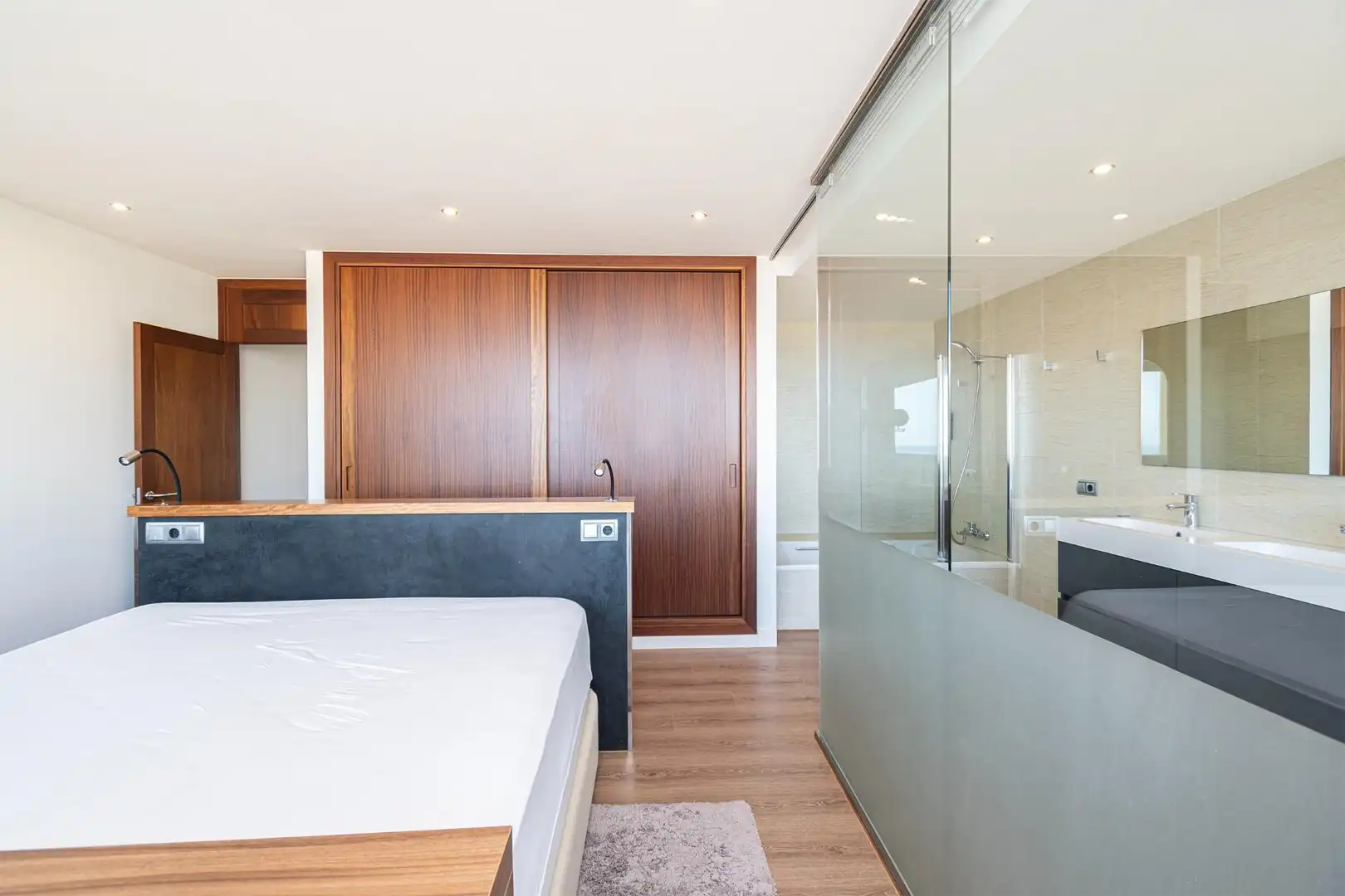 Schlafzimmer von Einfamilien-Reihenhaus zum Verkauf in Capdepera mit Klimaanlage, Privatgarten und Terrasse