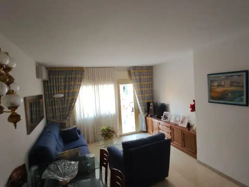 Sala d'estar de Pis en venda en L'Hospitalet de Llobregat amb Aire condicionat, Terrassa i Balcó