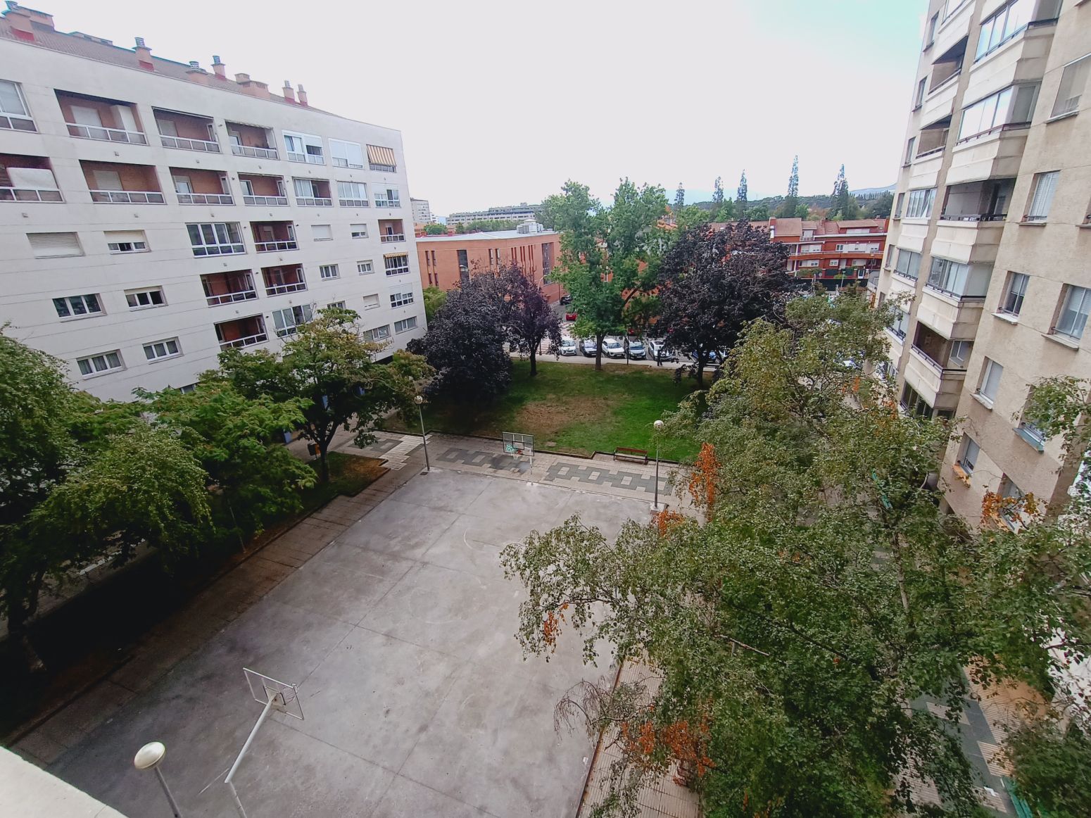 Vista exterior de Pis de lloguer en Barañain amb Calefacció, Moblat i Balcó