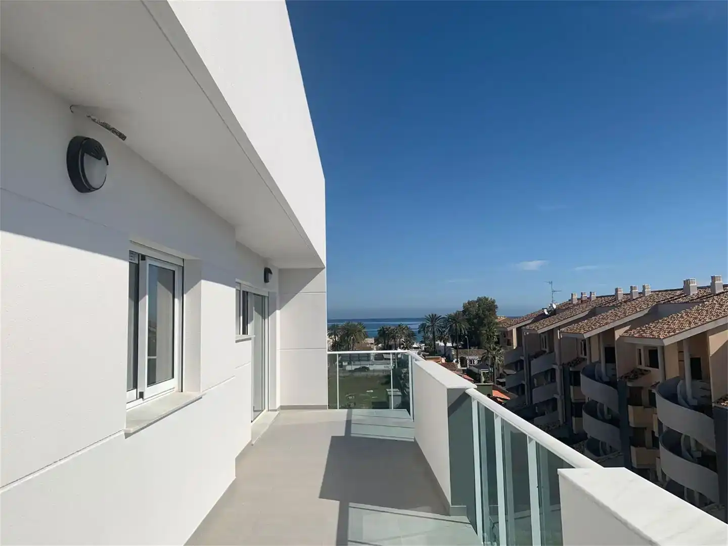 Vista exterior de Pis de lloguer en Dénia amb Aire condicionat, Jardí privat i Traster