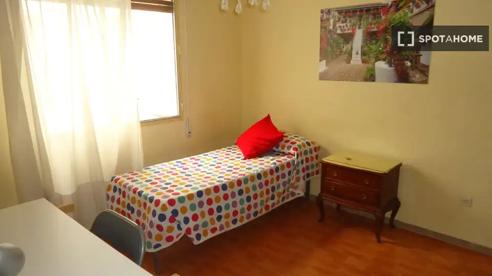 Bedroom of Flat for share in Centro