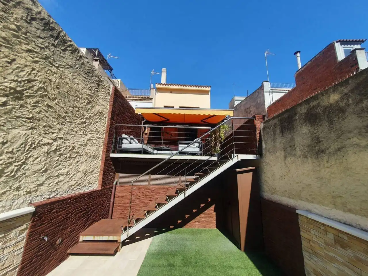 Vista exterior de Casa o xalet en venda en Sabadell amb Aire condicionat, Calefacció i Parquet