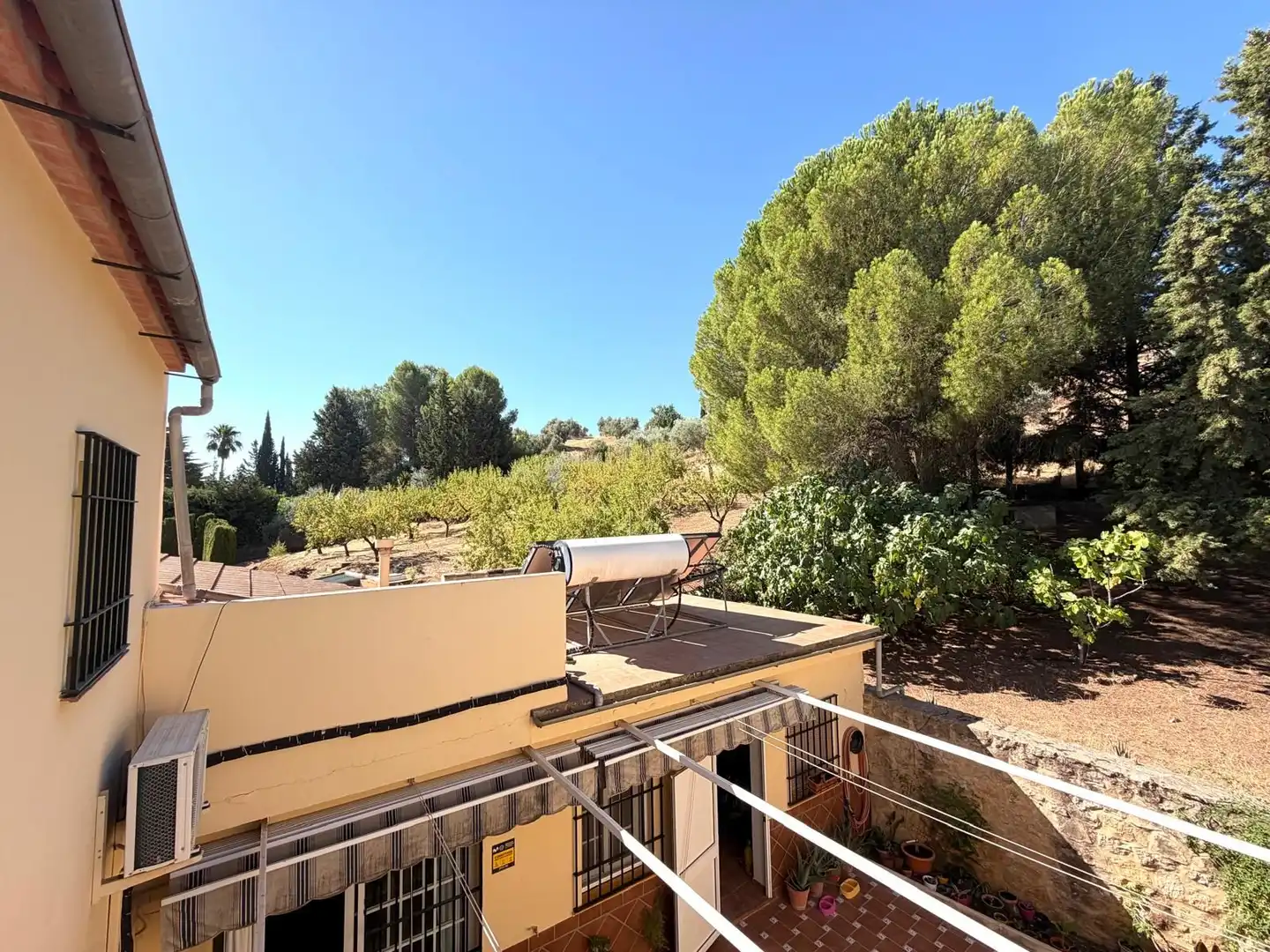 Vista exterior de Casa o xalet en venda en Antequera amb Jardí privat, Terrassa i Traster