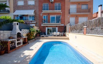 Piscina de Casa adosada en venda en Mataró amb Aire condicionat, Terrassa i Piscina