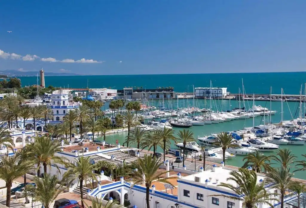 Exterior view of Apartments for sale in Estepona  with Air Conditioner and Terrace