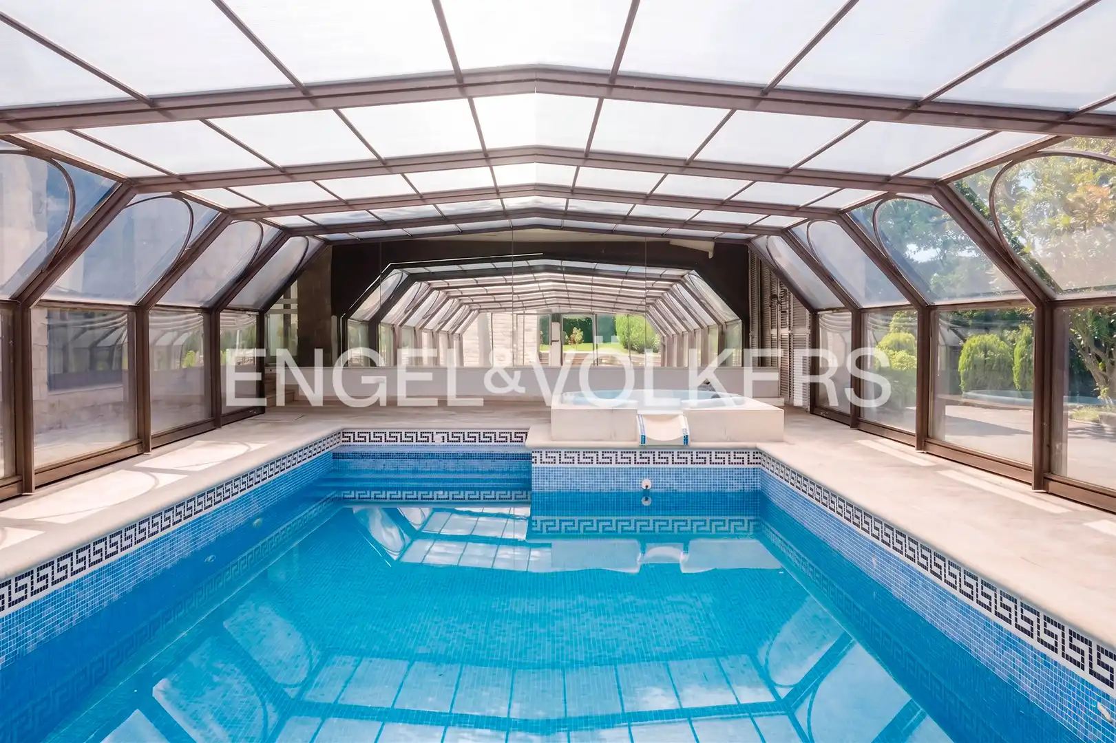 Piscina de Finca rústica en venta en Hendaye con Aire acondicionado, Calefacción y Jardín privado