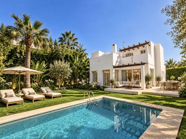 Chalet con piscina en venta en Nueva Andalucía