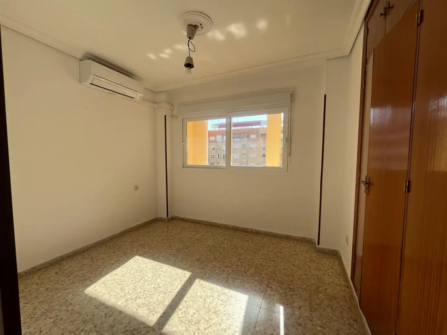 Bedroom of Flat for rent in Sevilla  with Air Conditioner, Terrace and Community pool