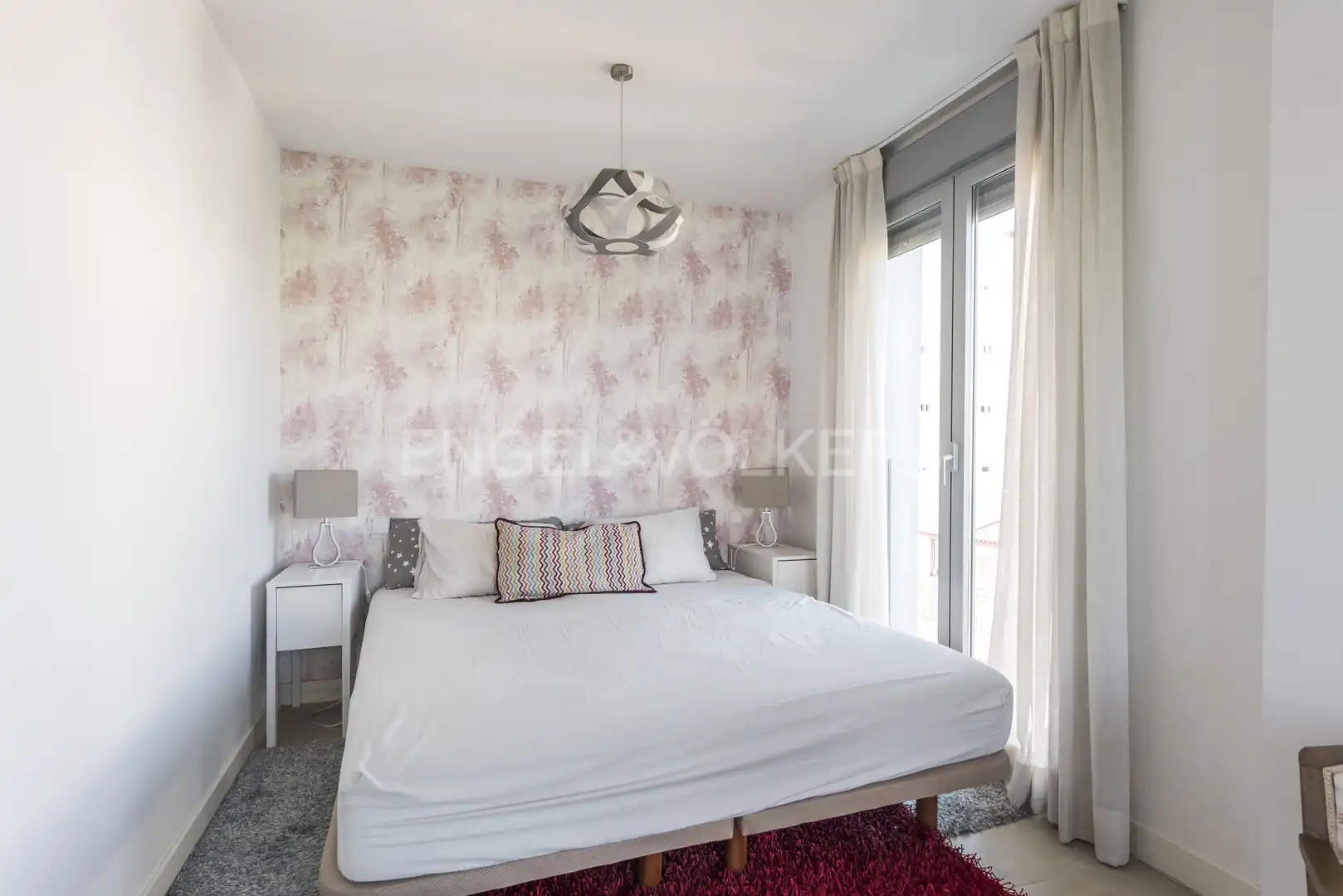 Schlafzimmer von Dachboden zur Miete in Madrid mit Klimaanlage, Heizung und Terrasse