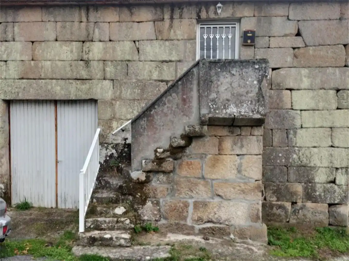 Vista exterior de Pis en venda en Nogueira de Ramuín amb Jardí privat i Traster