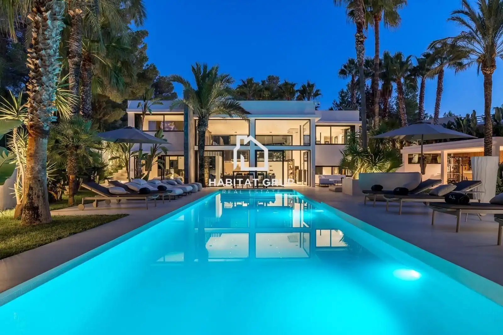Vista exterior de Casa o xalet de lloguer en Eivissa amb Aire condicionat, Calefacció i Jardí privat