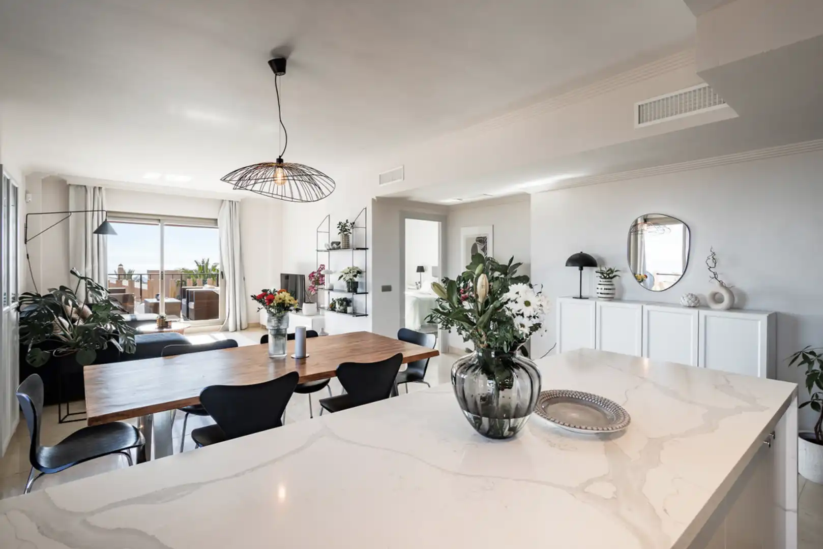 Esszimmer von Wohnungen zum Verkauf in Benahavís mit Klimaanlage, Terrasse und Möbliert