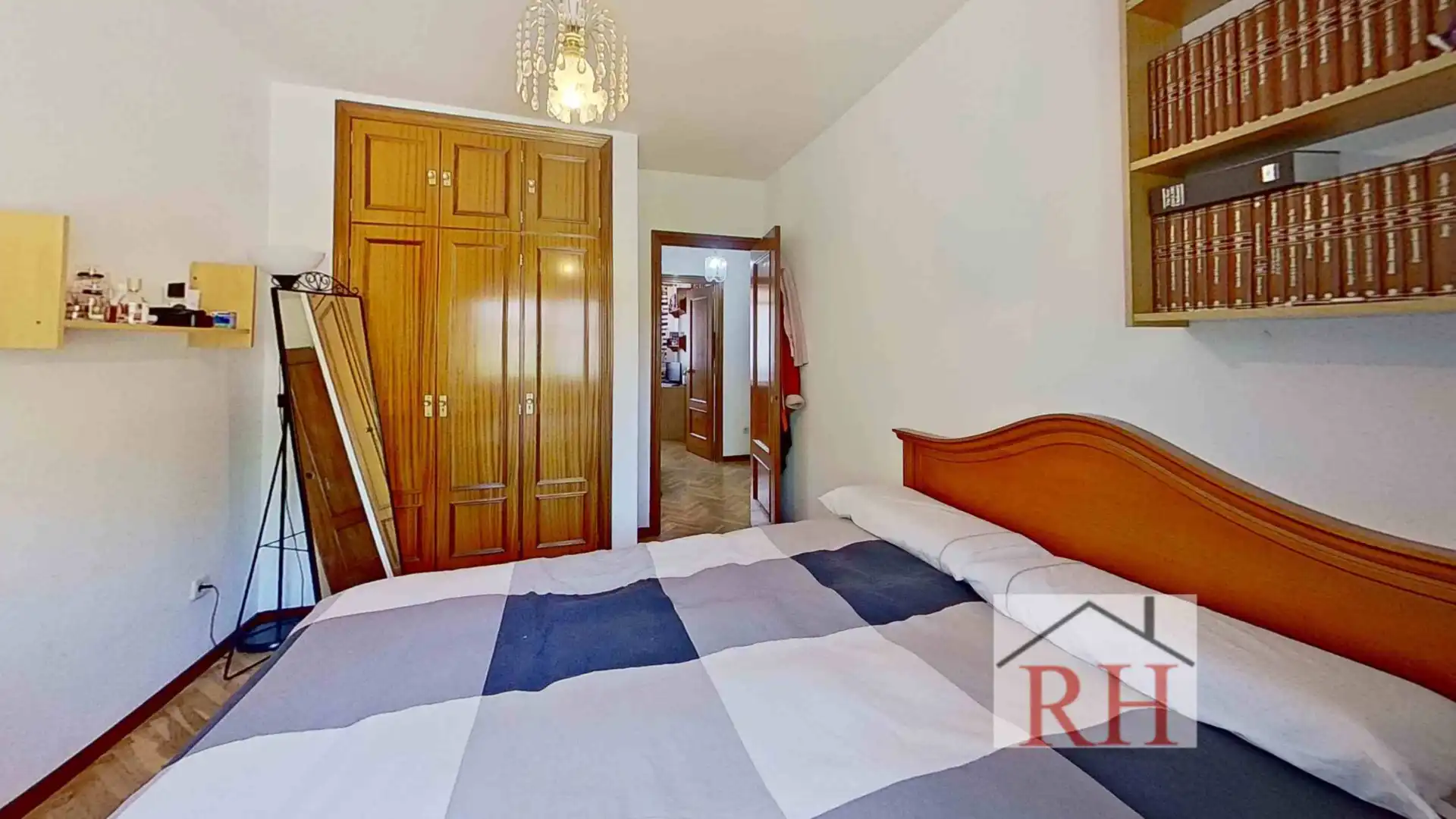 Habitación de Casa adosada en venta en Alcalá de Henares con Aire acondicionado, Calefacción y Jardín privado