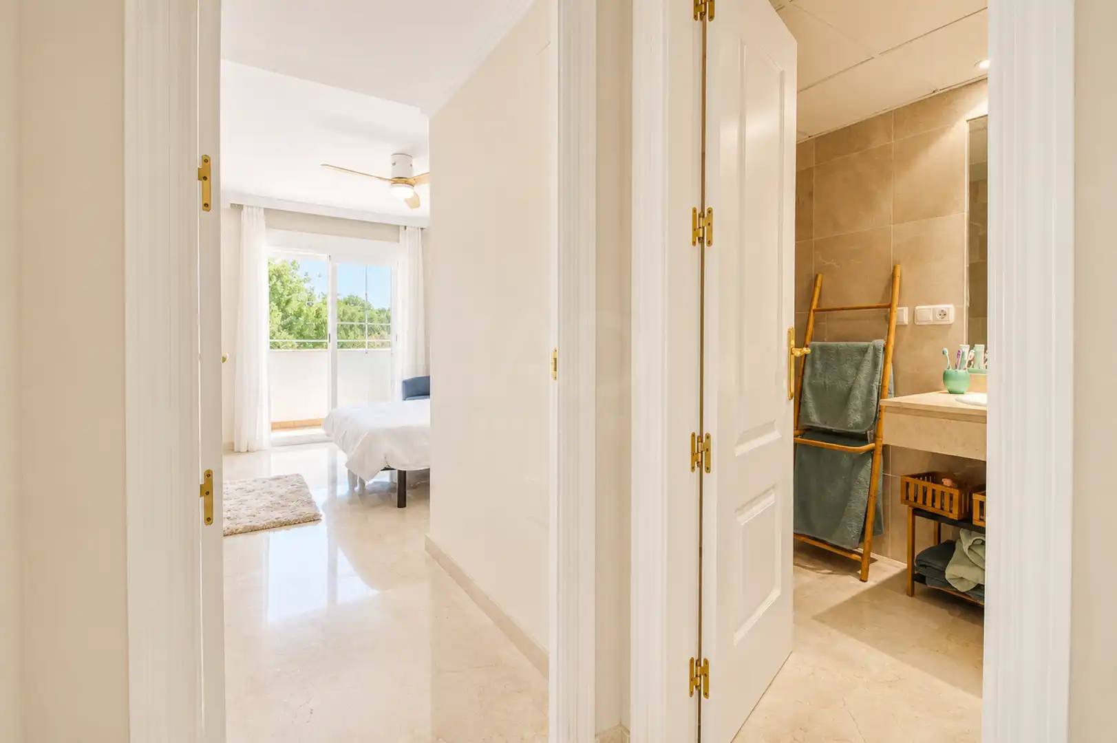Bedroom of Flat for rent in Marbella  with Terrace and Swimming Pool