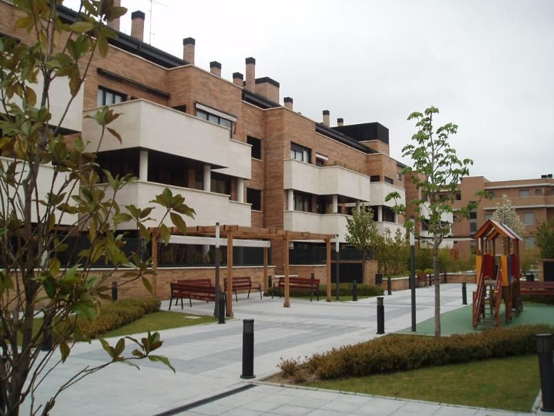 Vista exterior de Pis en venda en Las Rozas de Madrid amb Piscina