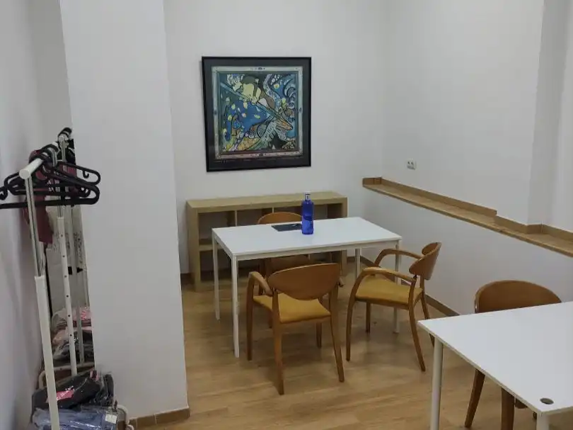 Menjador de Oficina de lloguer en Valencia amb Aire condicionat, Calefacció i Moblat