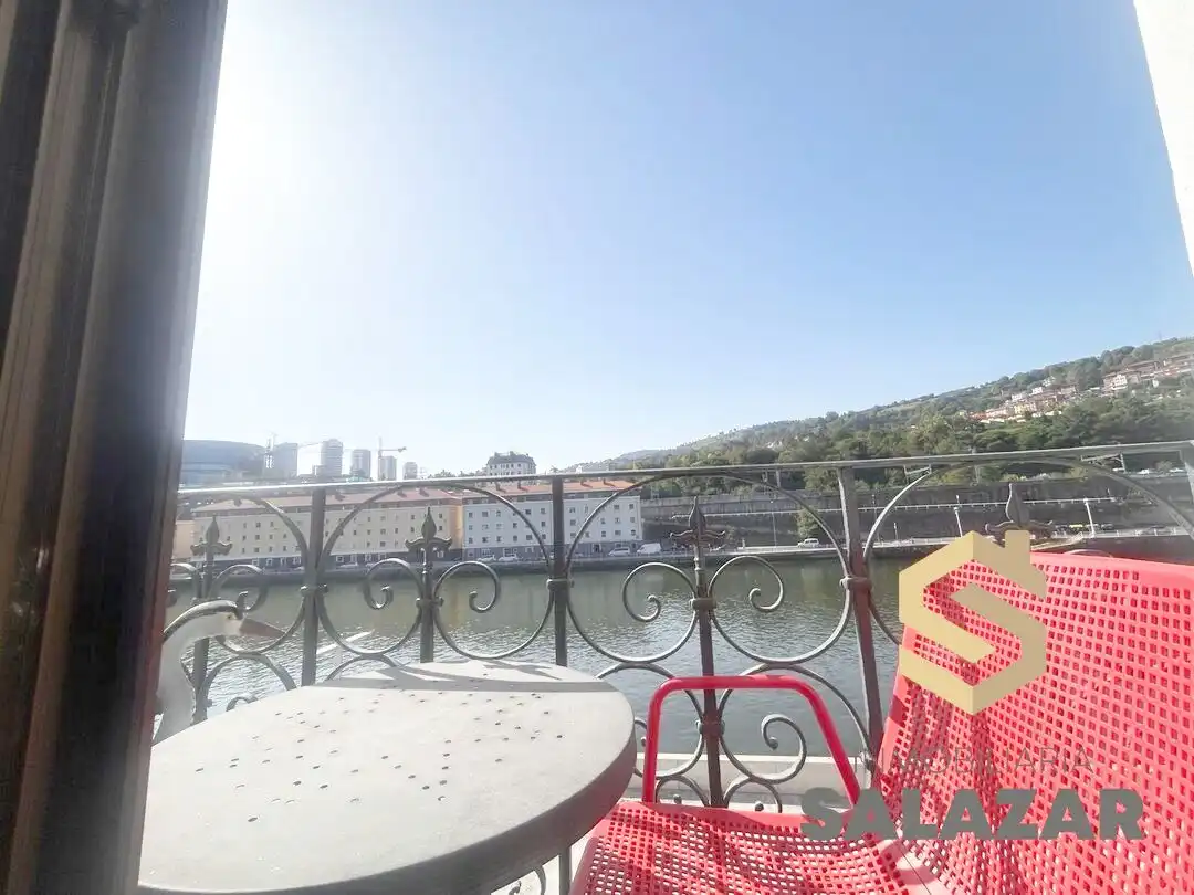 Terrassa de Pis de lloguer en Bilbao  amb Calefacció, Moblat i Balcó