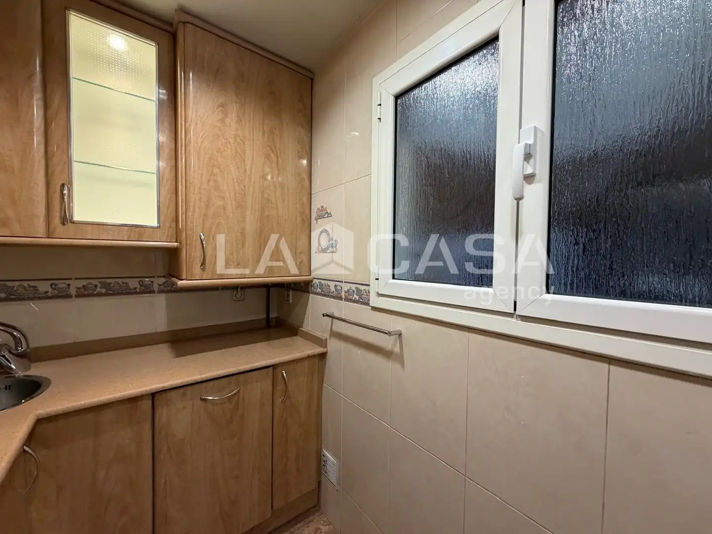 Küche von Wohnung zum Verkauf in Santa Coloma de Gramenet mit Heizung, Terrasse und Abstellraum