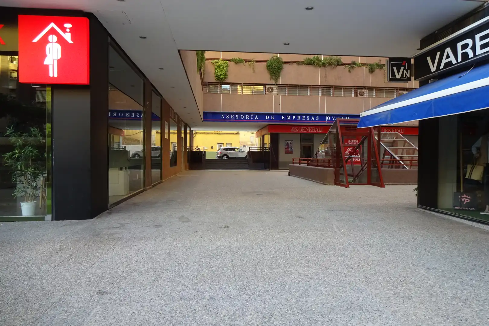 Local comercial en venda a Avenida Portugal 11, imagen 4