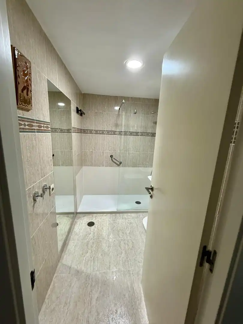 Baño de Piso en venta en Valencia con Aire acondicionado, Horno y Balcón