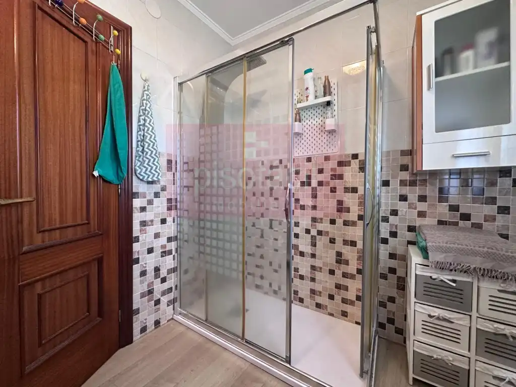 Bathroom of Houses for sale in Lugo