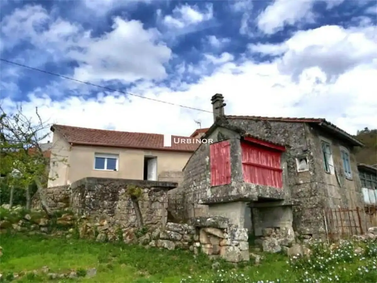 House for sale in Nogueira de Ramuín