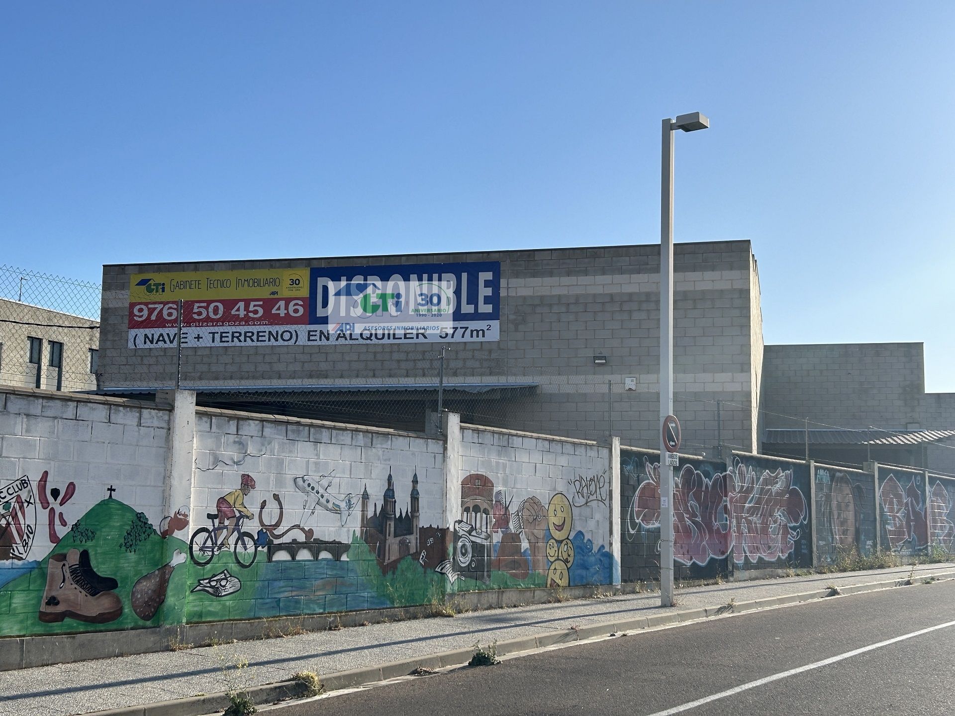 Vista exterior de Nau industrial de lloguer en  Zaragoza Capital