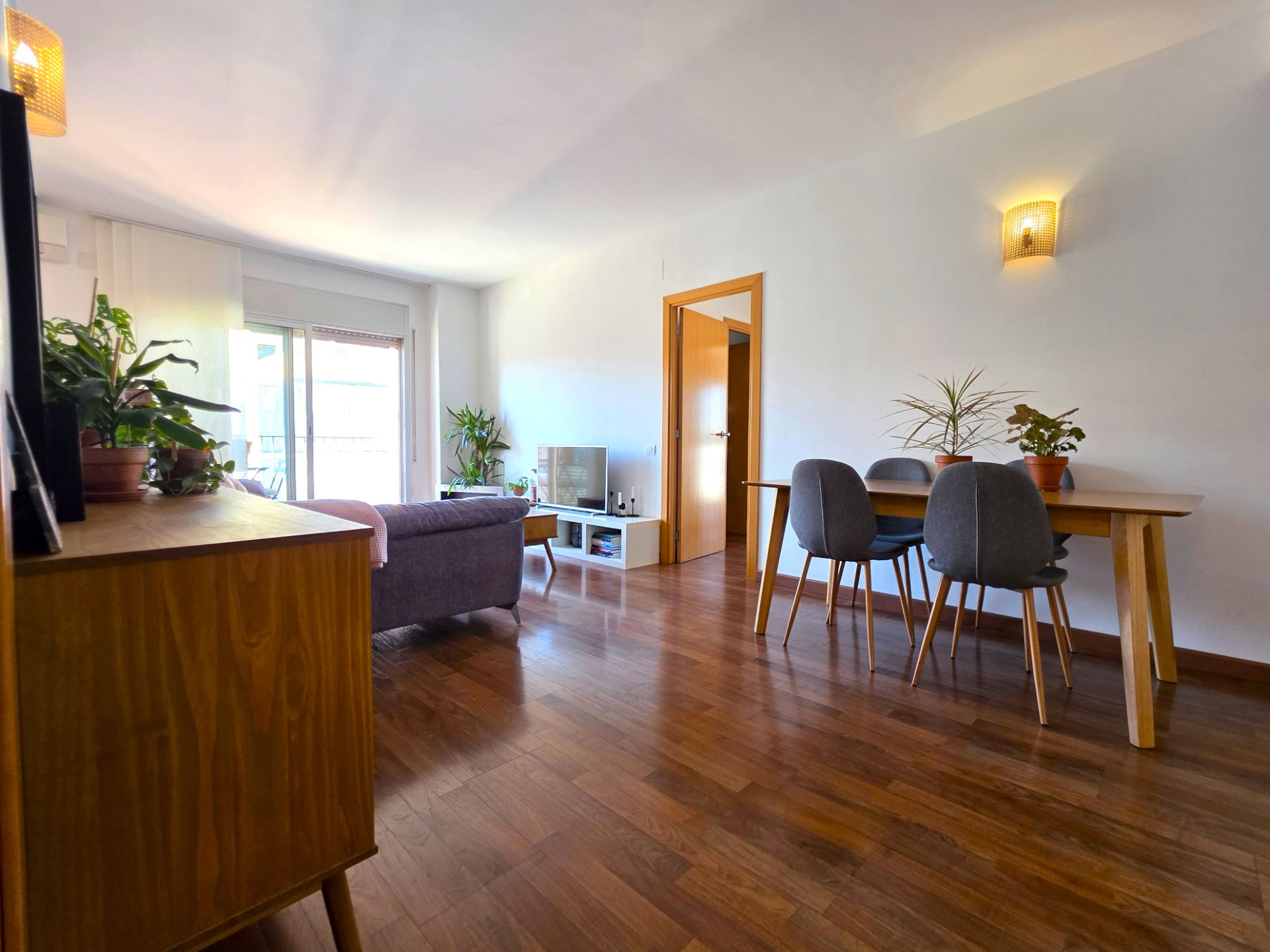 Living room of Flat for sale in Sant Andreu de la Barca  with Air Conditioner, Heating and Parquet flooring