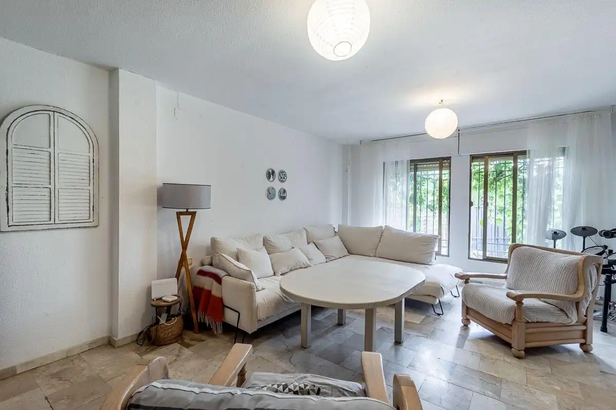 Sala de estar de Casa o chalet en venta en Cájar con Calefacción, Jardín privado y Piscina