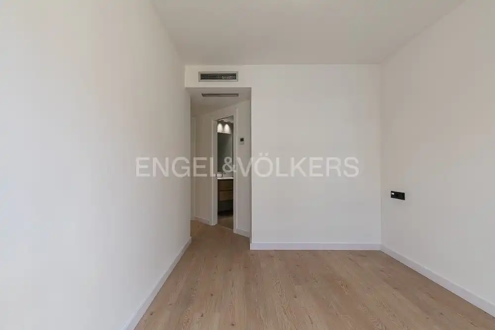 Habitación de Ático de alquiler en Valencia con Aire acondicionado, Calefacción y Se aceptan mascotas