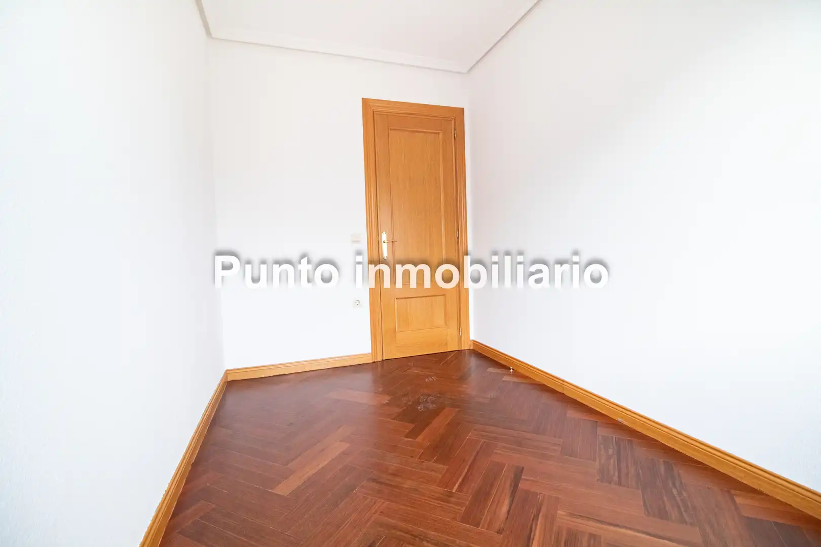 Living room of Flat for rent in Valladolid  with Heating and Parquet flooring